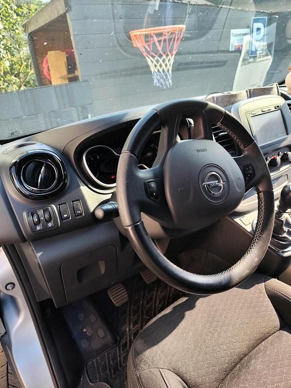 Gebraucht Opel Vivaro 140 PS (102 kW) 2014 Grau Van / Kleinbus