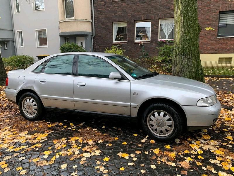 Silber Gebraucht 1999 Audi A4 Limousine | 999 € (Superpreis) - Bild 1/4