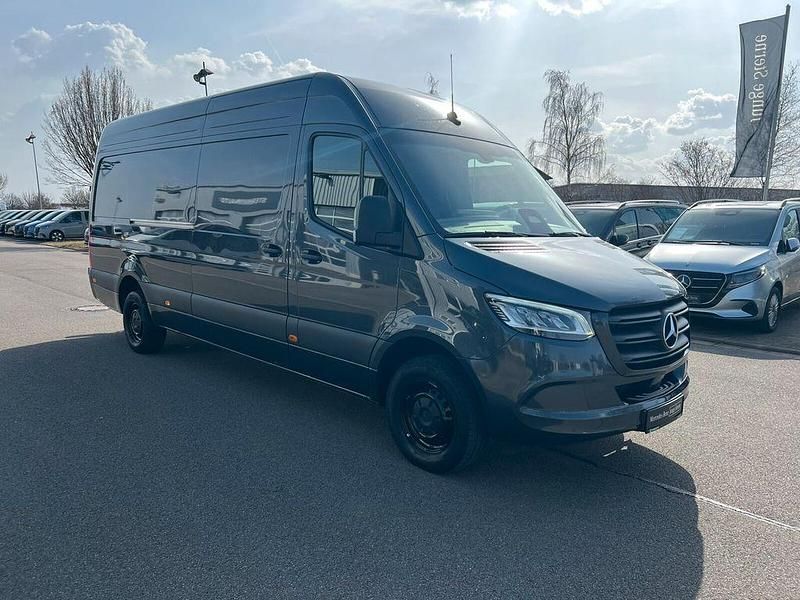Gebraucht Mercedes Sprinter 190 PS (139 kW) 2025 Tenoritgrau metallic Van