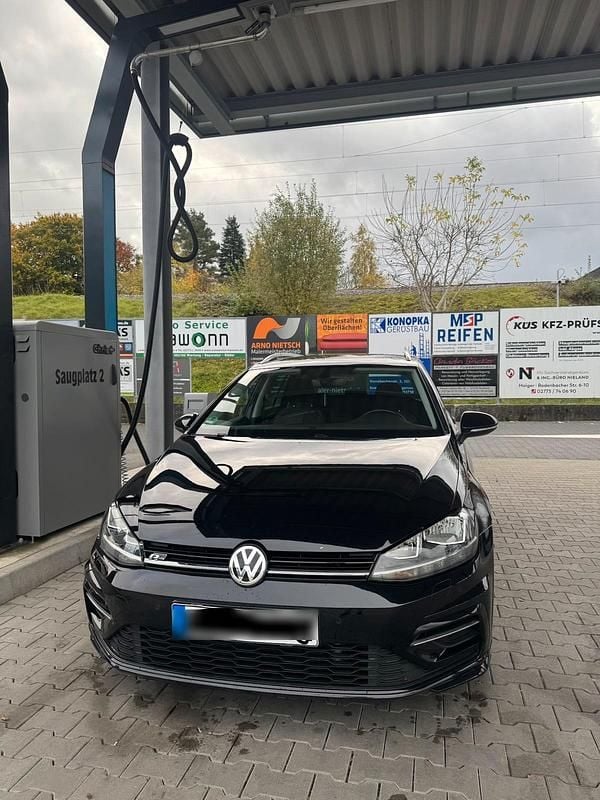 Schwarz Gebraucht 2020 VW Golf VII Comfortline Kombi | 16.199 € (Guter Preis) - Bild 1/4