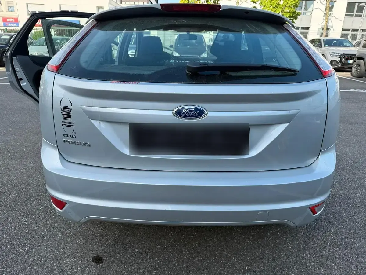 Używany Ford Focus 101 KM (74 kW) 2009 Szary Sedan/Limuzyna