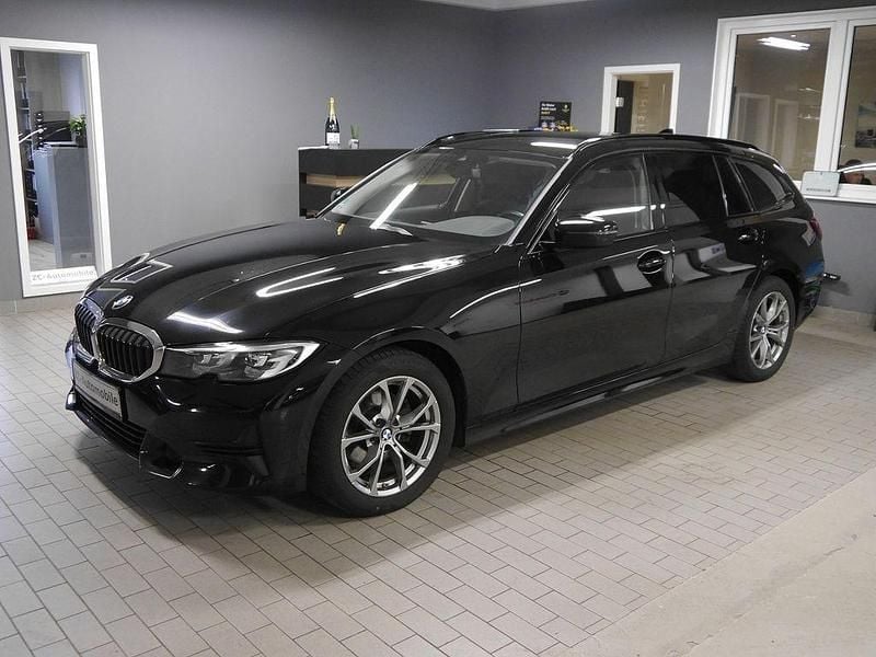 Gebraucht BMW 320 Sport Line 190 PS (139 kW) 2022 Schwarz Limousine