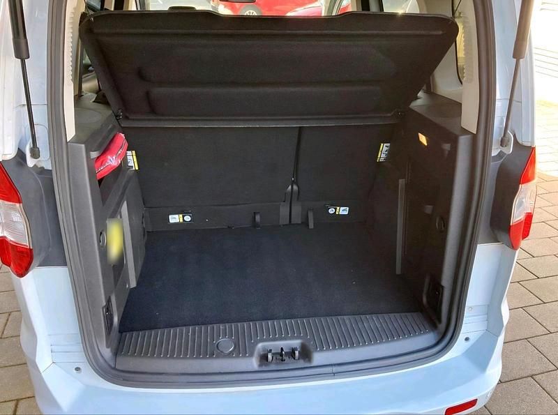 Gebraucht Ford Tourneo Courier Titanium 101 PS (74 kW) 2021 Weiß Van / Kleinbus