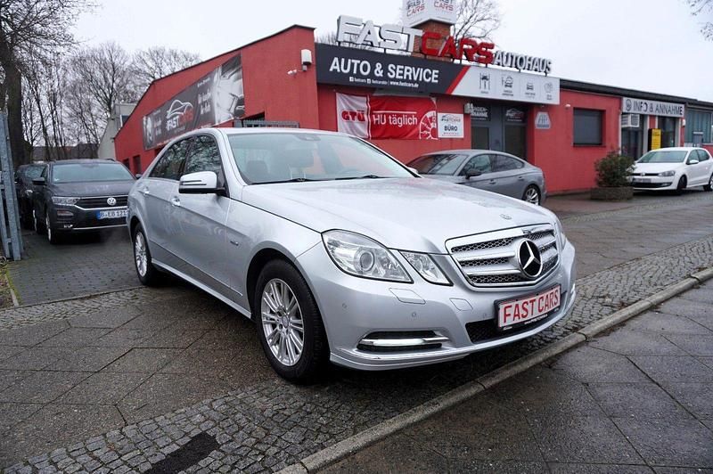 Iridiumsilber metalliclack Gebraucht 2010 Mercedes E350 Elegance Limousine | 13.990 € (Guter Preis) - Bild 1/4