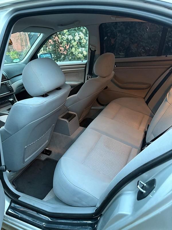 Gebraucht BMW 320 Sport Line 170 PS (125 kW) 2001 Silber Limousine