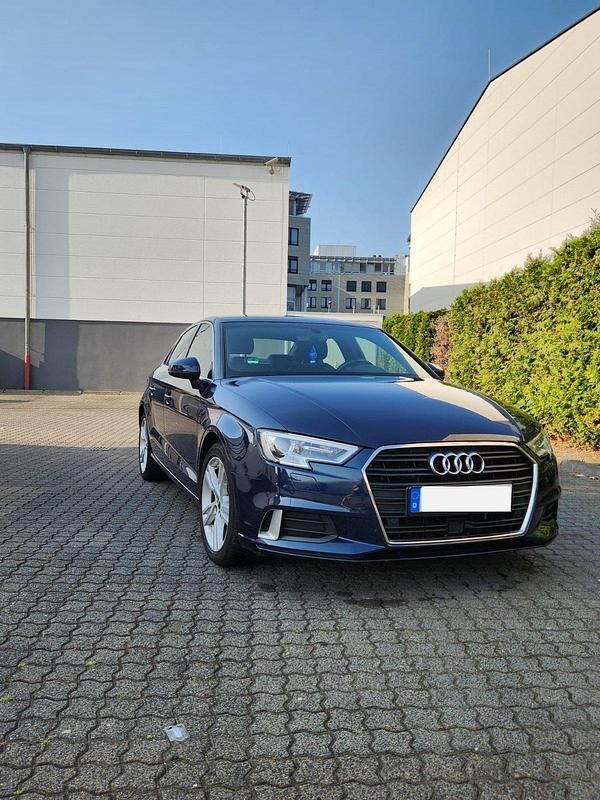 Gebraucht Audi A3 Sport 116 PS (85 kW) 2019 Blau Limousine