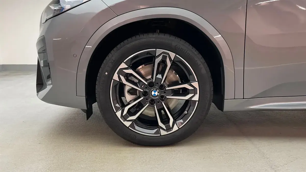 Neu BMW iX2 Comfort Edition 230 kW (313 PS) 2026 Skyscraper grau metallic SUV