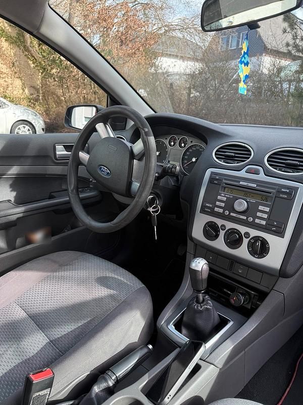 Gebraucht Ford Focus 101 PS (74 kW) 2006 Blau Kleinwagen
