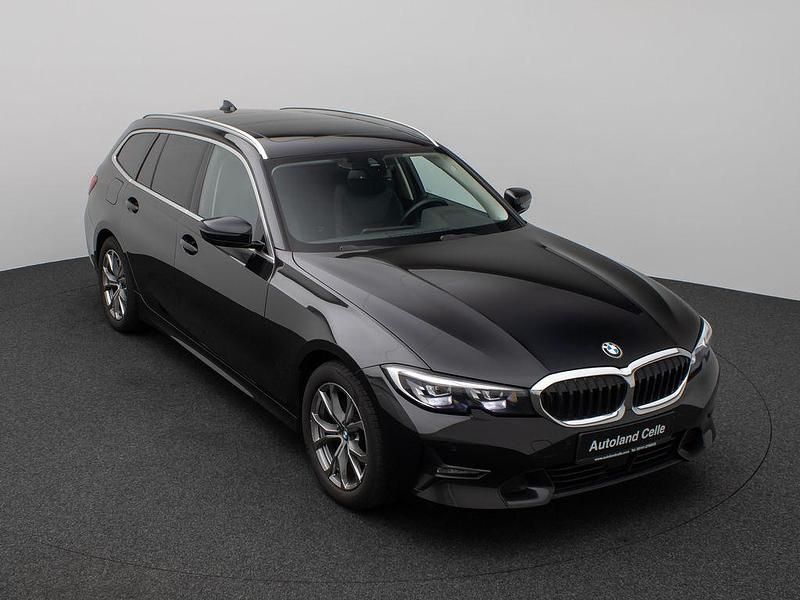 Gebraucht BMW 320 Sport Line 190 PS (139 kW) 2021 Saphirschwarz metallic 47schwarz Limousine