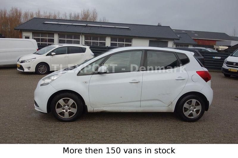Gebraucht Kia Venga Attract 90 PS (66 kW) 2018 Weiß Kleinwagen