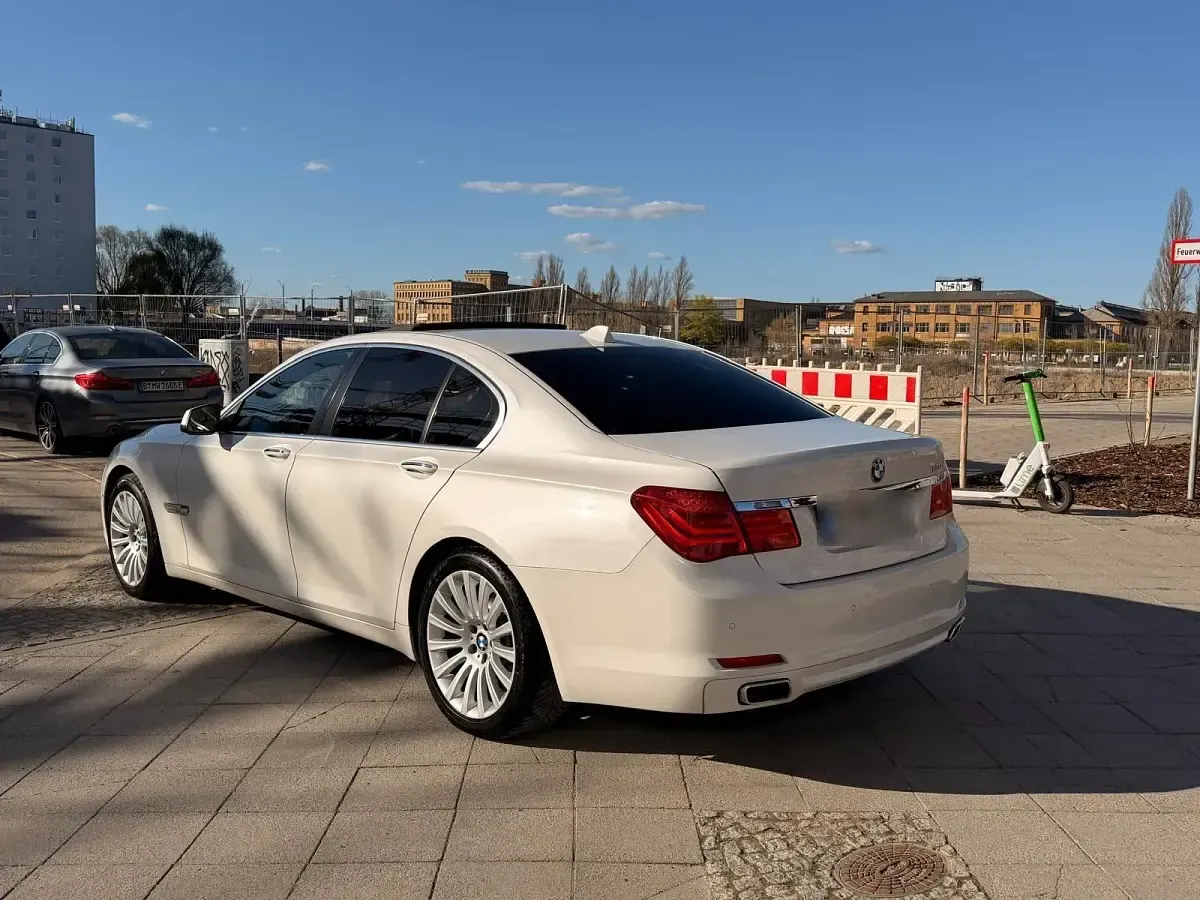 Gebraucht BMW 730 245 PS (180 kW) 2011 Weiß Limousine