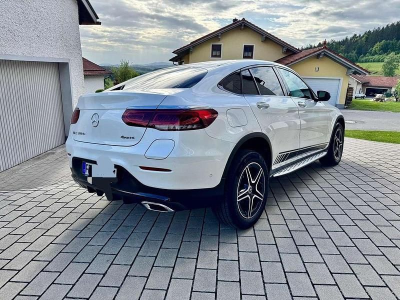 Weiß Gebraucht 2021 Mercedes GLC300e Exclusive SUV | 42.500 € (Etwas zu teuer) - Bild 1/4