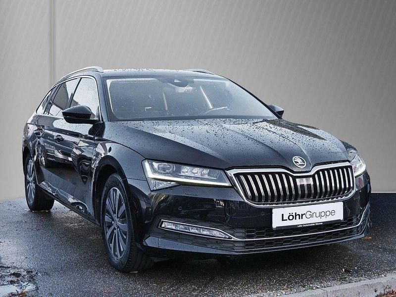 Gebraucht Skoda Superb Style 150 PS (110 kW) 2022 Blackmagic perleffekt Kombi