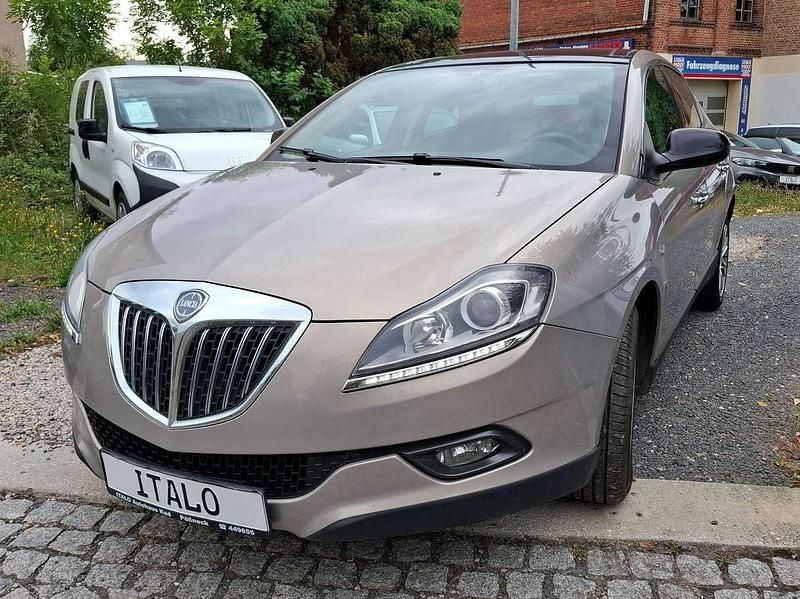 Gebraucht Lancia Delta 120 PS (88 kW) 2009 Gold Kleinwagen