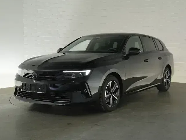 Gebraucht Opel Astra 131 PS (96 kW) 2024 Schwarz Kleinwagen