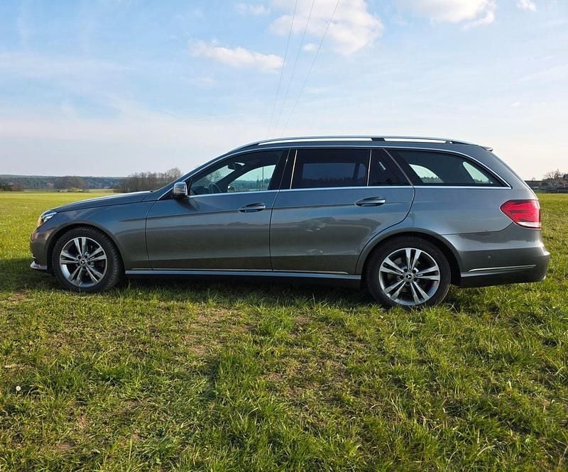 Gebraucht Mercedes E220 170 PS (125 kW) 2015 Grau Kombi