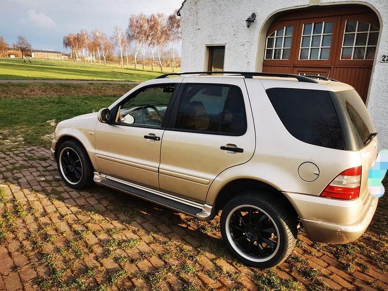 Gebraucht Mercedes ML320 218 PS (160 kW) 2003 Gold SUV