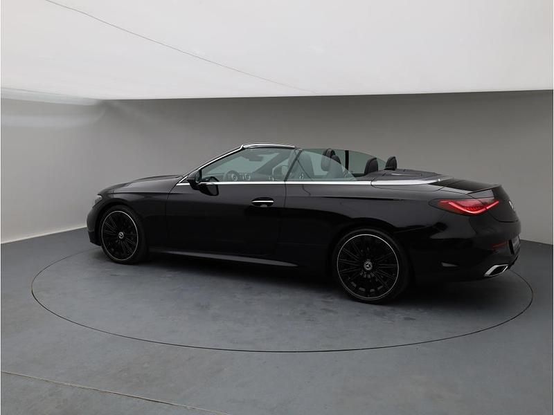 Gebraucht Mercedes 200 AMG 204 PS (150 kW) 2024 Obsidianschwarz (metallic) Cabrio