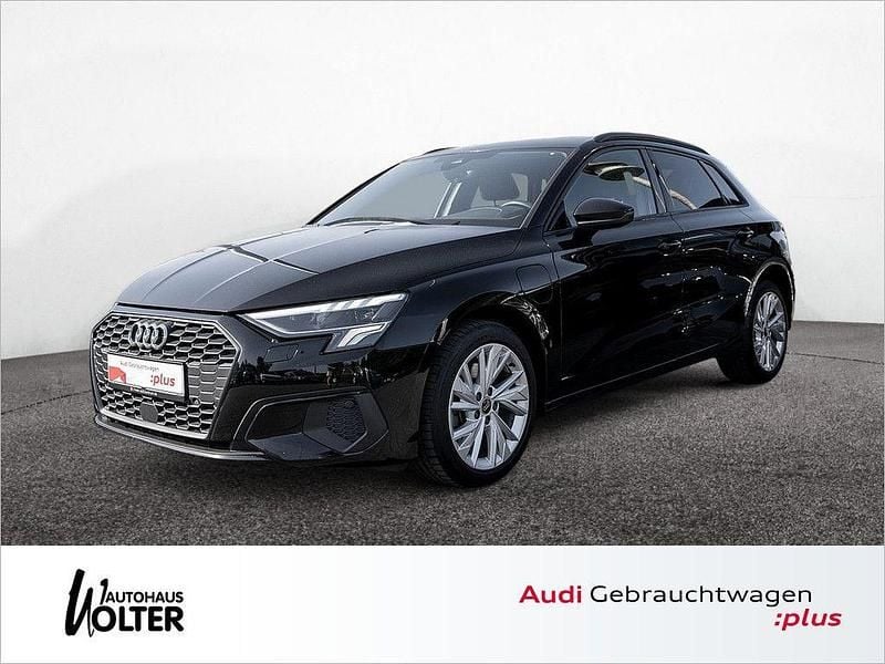 Brillantschwarz Gebraucht 2022 Audi A3 Sportback e-tron Performance Limousine | 22.260 € (Fairer Preis) - Bild 1/4