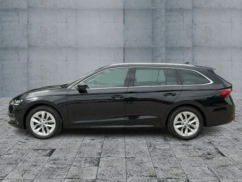 Gebraucht Skoda Octavia Style 150 PS (110 kW) 2023 Blackmagic perleffekt Kombi