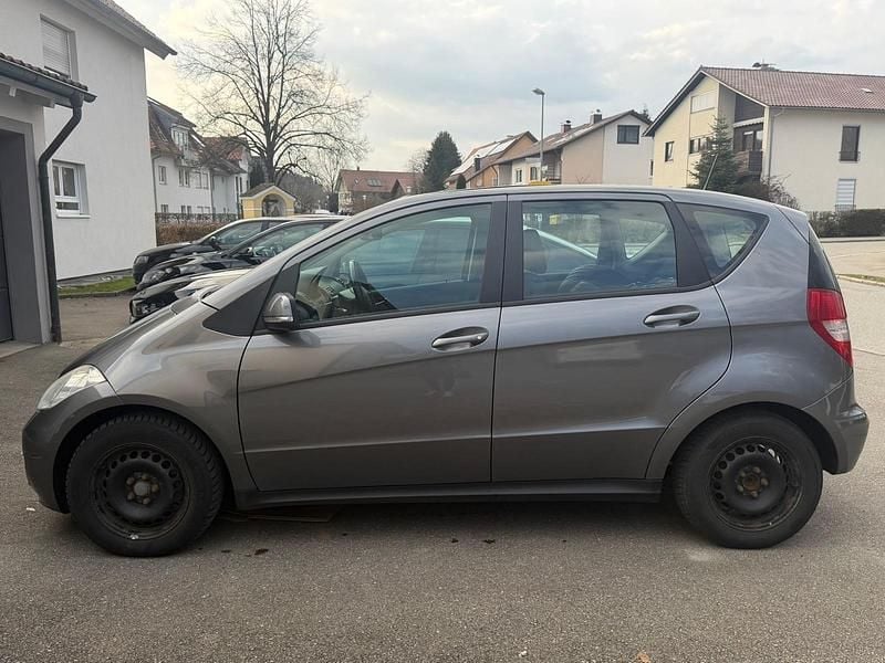 Gebraucht Mercedes A180 109 PS (80 kW) 2011 Braun Limousine