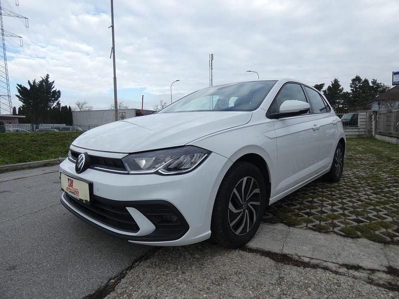 Weiß Gebraucht 2023 VW Polo Life Limousine | 11.160 € (Guter Preis) - Bild 1/4
