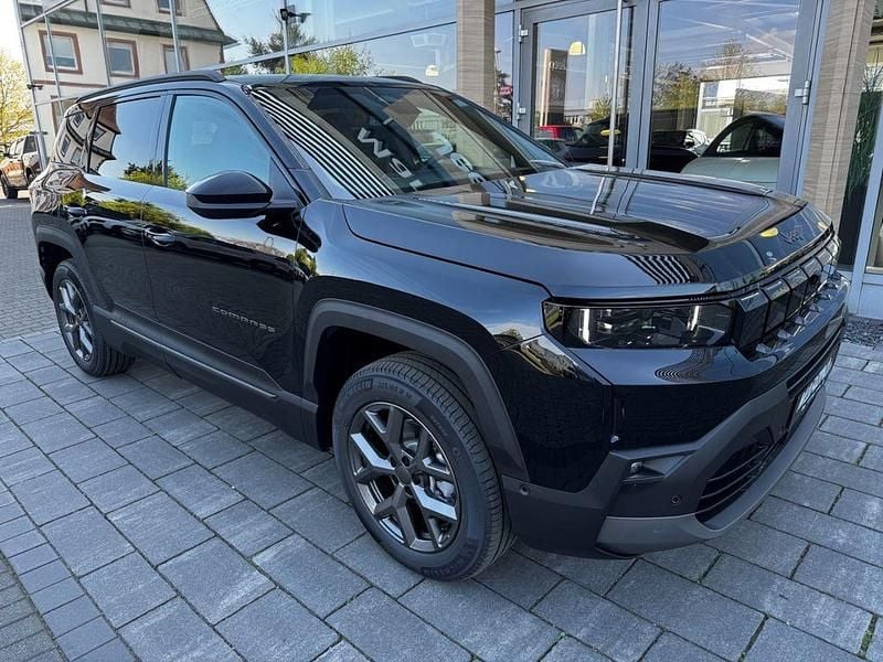 Neu Jeep Compass 145 PS (106 kW) 2026 Vulcano black SUV
