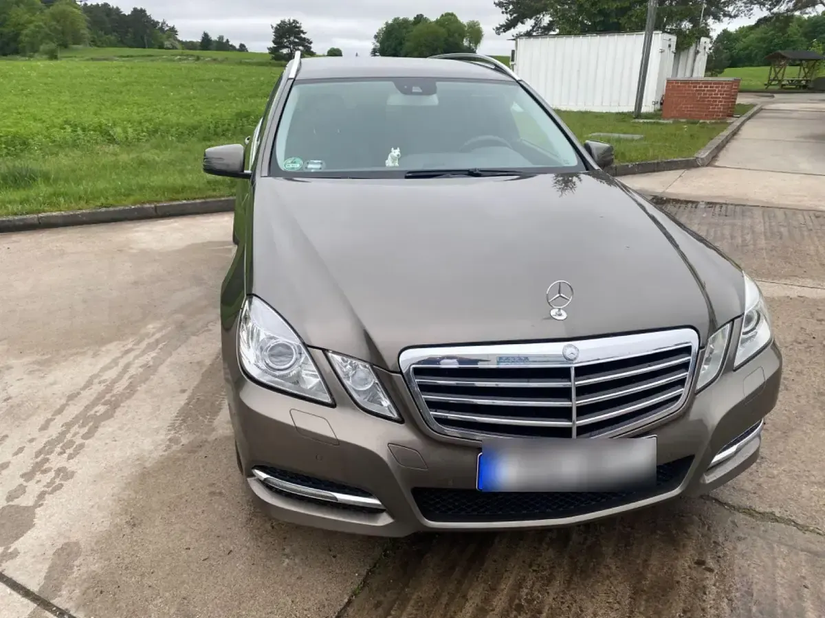 Gebraucht Mercedes E220 Avantgarde 170 PS (125 kW) 2010 Braun Kombi