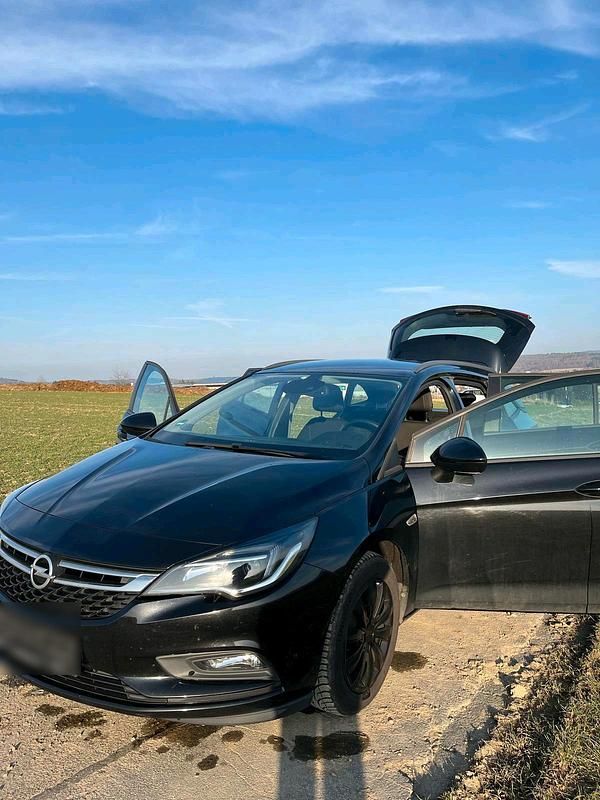 Używany Opel Astra 110 KM (80 kW) 2017 Czarny Kombi