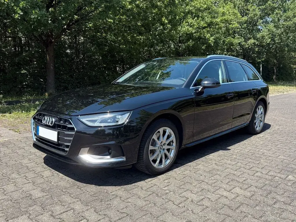 Gebraucht Audi A4 Advanced 163 PS (119 kW) 2020 Schwarz Kombi