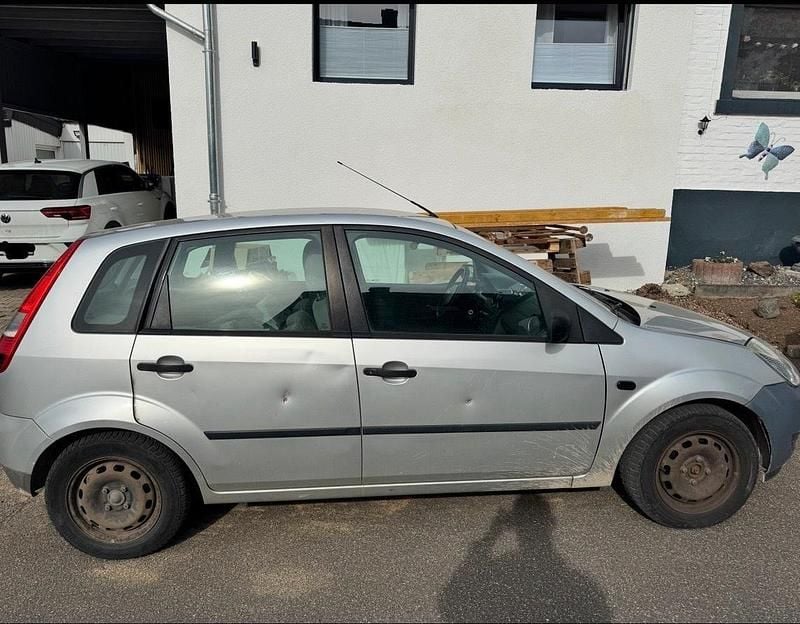 Usata Ford Fiesta 59 CV (43 kW) 2003 Argento Utilitaria