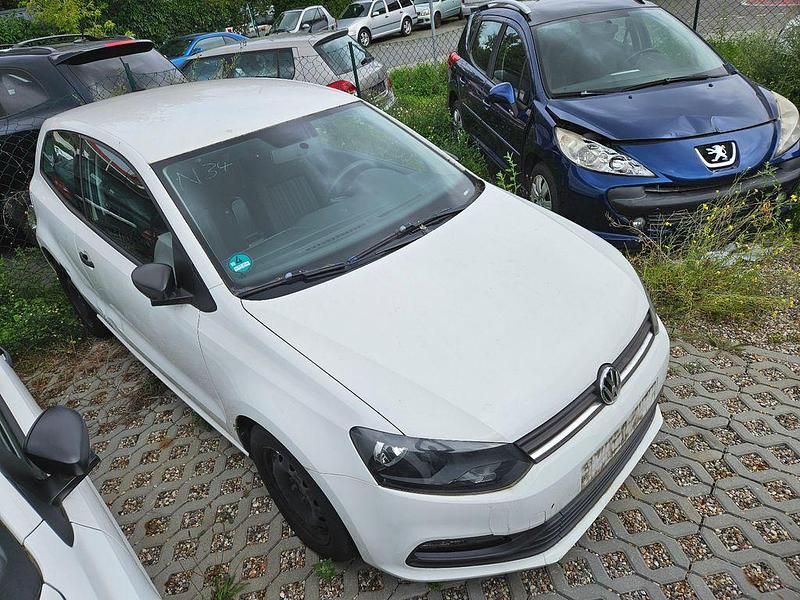 Gebraucht VW Polo Trendline 75 PS (55 kW) 2015 Weiß Limousine