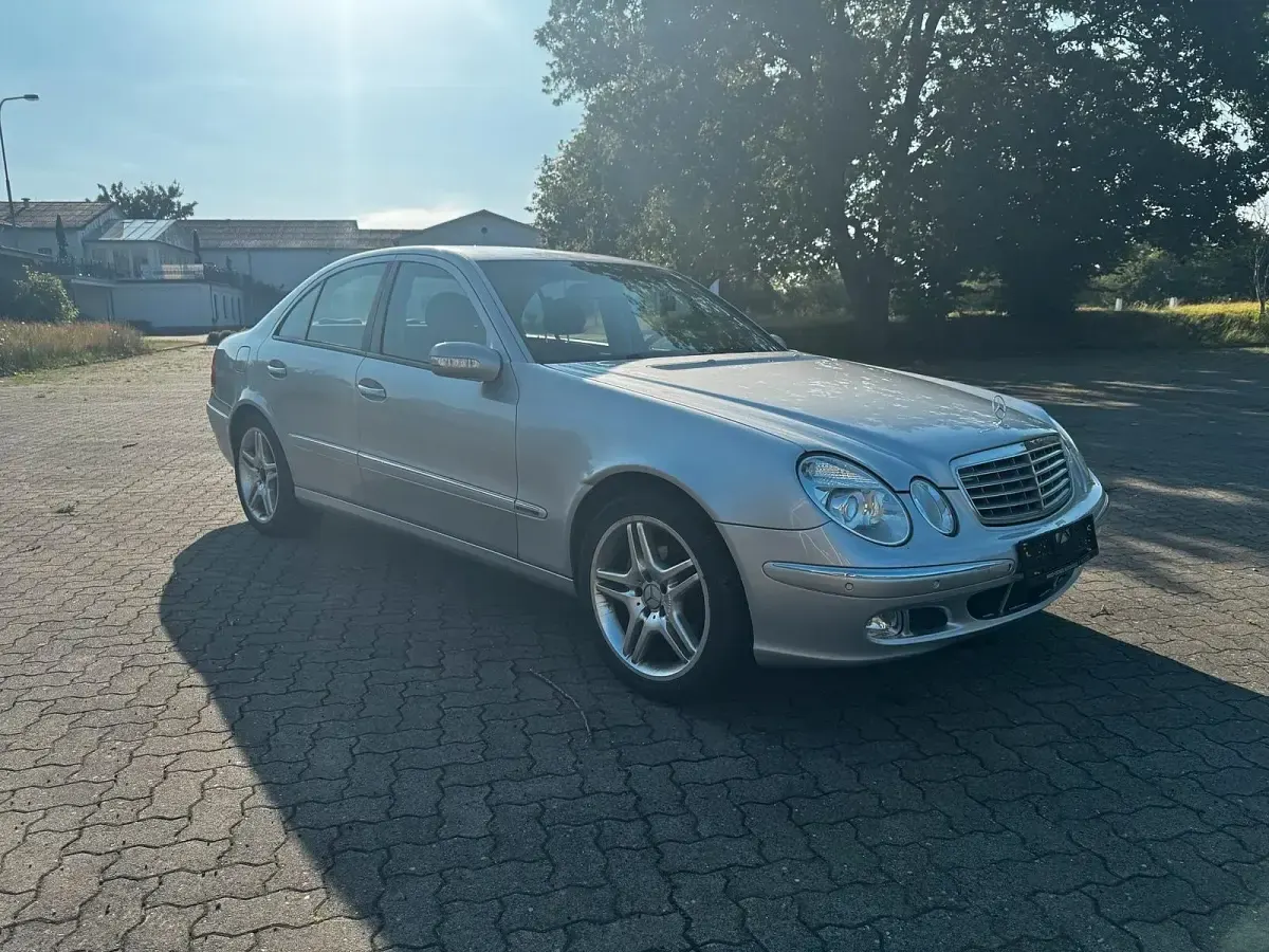 Gebraucht Mercedes E240 AMG 177 PS (130 kW) 2002 Silber Limousine