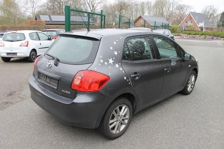 Gebraucht Toyota Auris Life 101 PS (74 kW) 2009 Grau Kleinwagen