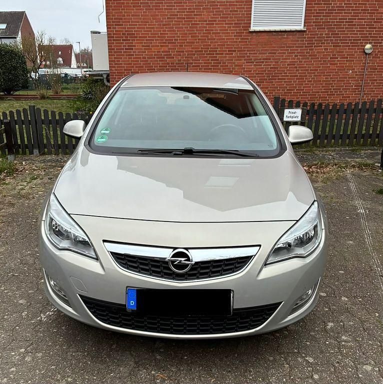 Gebraucht Opel Astra Edition 116 PS (85 kW) 2010 Grau Limousine