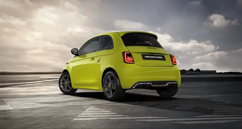 Neu Abarth 500e Basis 114 kW (155 PS) 2026 Grün Kleinwagen