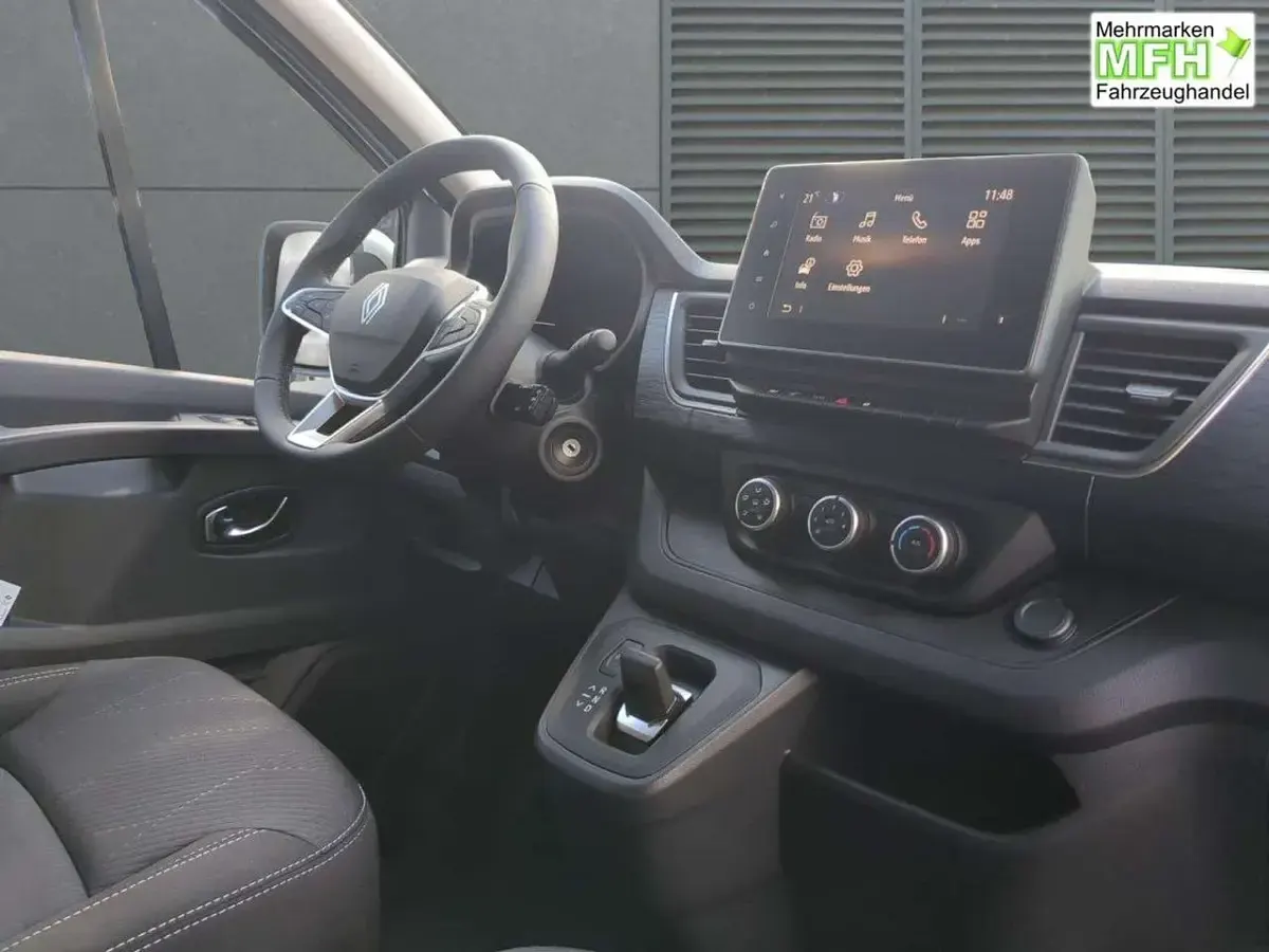 Neu Renault Trafic 170 PS (125 kW) 2025 Highlandgrau Van / Kleinbus