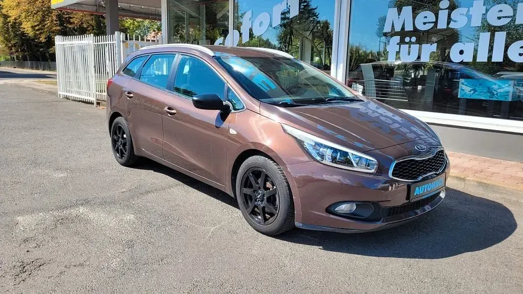 Gebraucht Kia Ceed Sportswagon Edition 7 135 PS (99 kW) 2013 Matrix brown Kombi