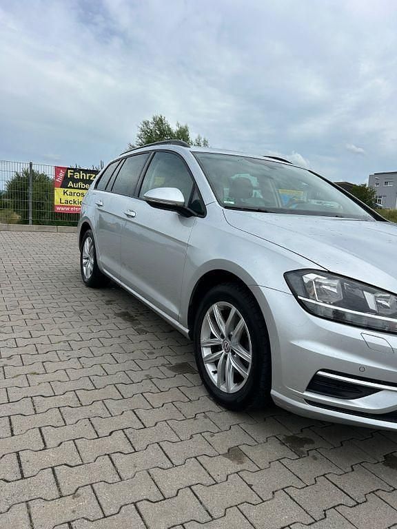 Silber Gebraucht 2020 VW Golf VII Comfortline Kombi | 13.500 € (Superpreis) - Bild 1/4