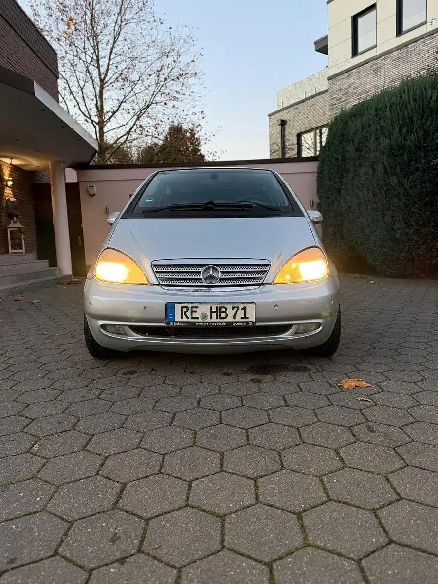 Używany Mercedes A210 140 KM (102 kW) 2003 Srebrny Minivan