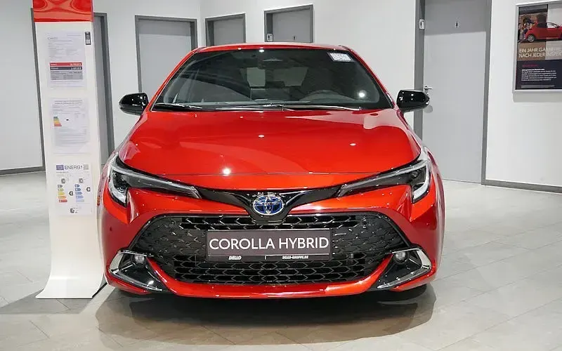 Neu Toyota Corolla 180 PS (132 kW) 2025 Rot Limousine