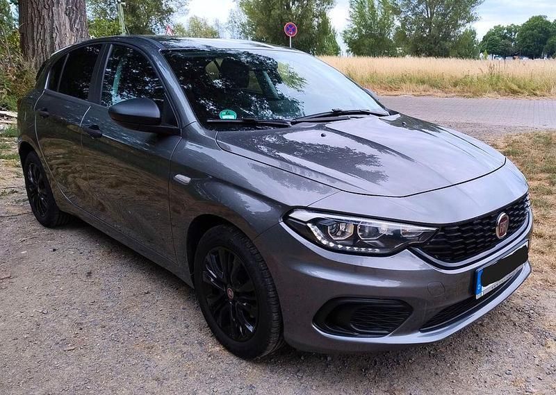 Grau Gebraucht 2020 Fiat Tipo Street Limousine | 11.400 € (Guter Preis) - Bild 1/4