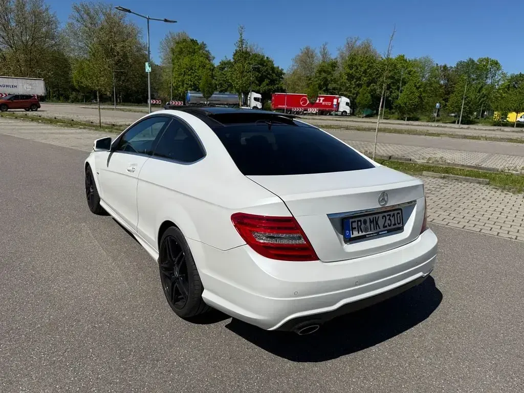 Gebraucht Mercedes C250 204 PS (150 kW) 2012 Weiß Coupé