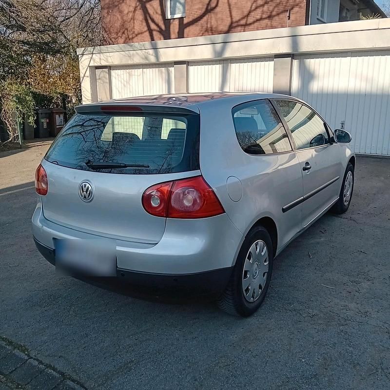 Gebraucht VW Golf V 105 PS (77 kW) 2005 Silber Kleinwagen