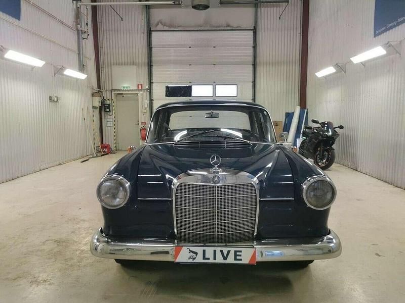 Gebraucht Mercedes 190 90 PS (66 kW) 1962 Blau Limousine