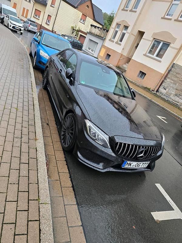 Schwarz Gebraucht 2015 Mercedes C200 AMG Limousine | 11.000 € - Bild 1/4