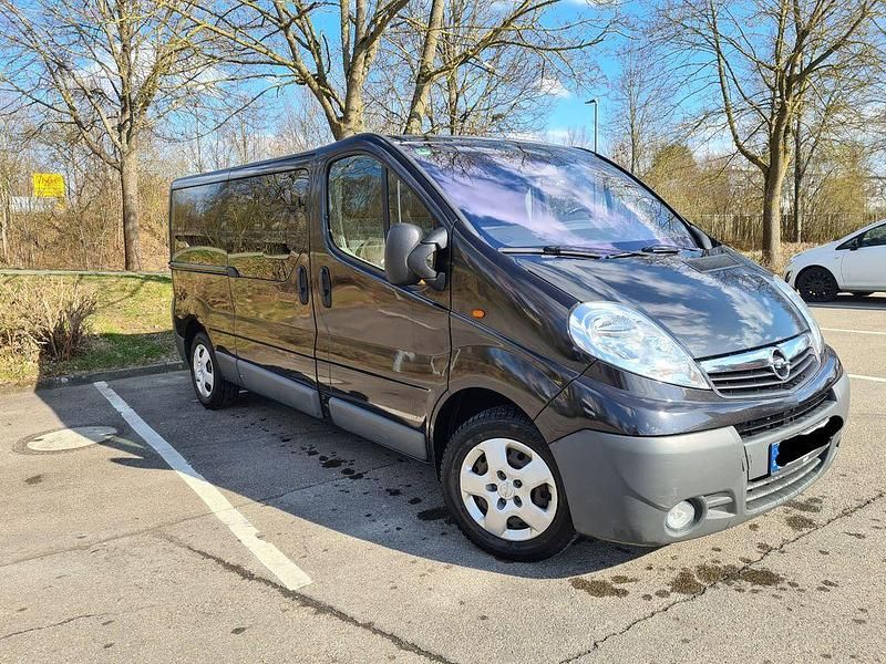 Gebraucht Opel Vivaro 114 PS (83 kW) 2015 Schwarz Van / Kleinbus