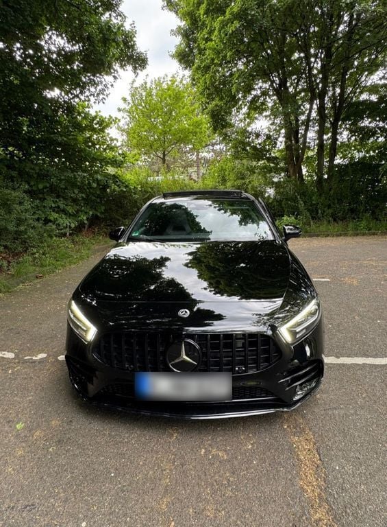 Schwarz Gebraucht 2018 Mercedes A250 AMG line Limousine | 29.000 € (Etwas zu teuer) - Bild 1/4