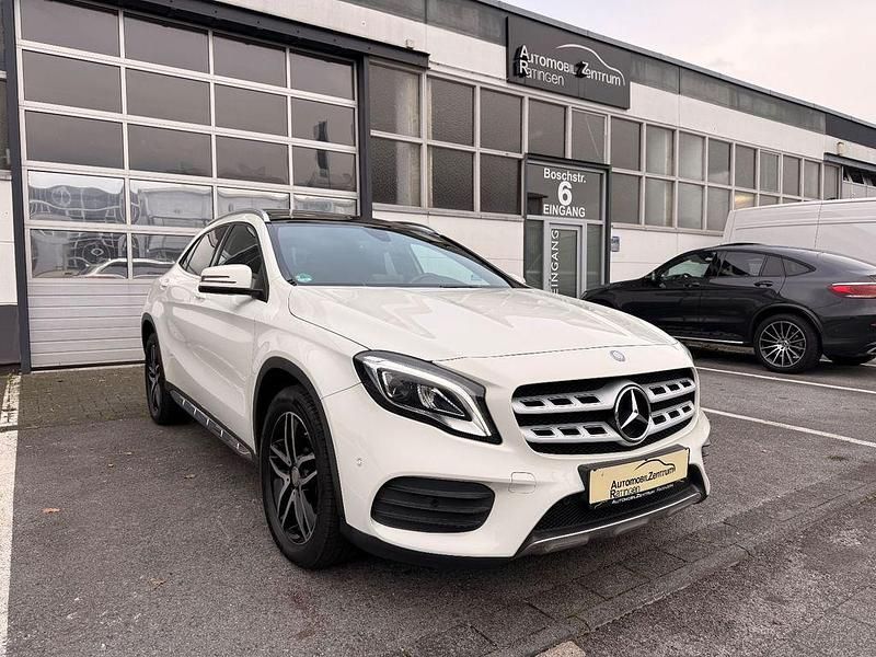 Weiß Gebraucht 2017 Mercedes GLA200 AMG line SUV | 19.490 € (Fairer Preis) - Bild 1/4