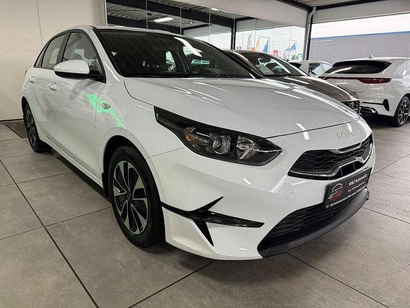 Gebraucht Kia Ceed 101 PS (74 kW) 2024 Weiß Kleinwagen